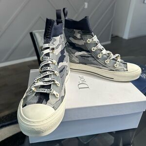 DIOR WALK N’ DIOR SNEAKER — UNISEX
